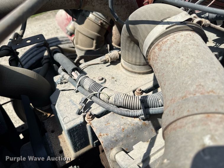 image for item DT0733 2000 International 4700 dump truck