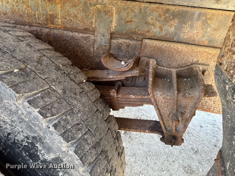 image for item DT0733 2000 International 4700 dump truck