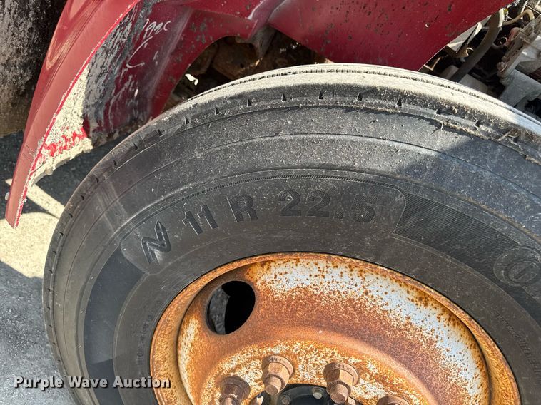 image for item DT0733 2000 International 4700 dump truck