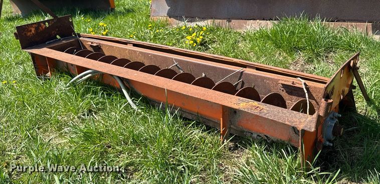 image for item DT0733 2000 International 4700 dump truck