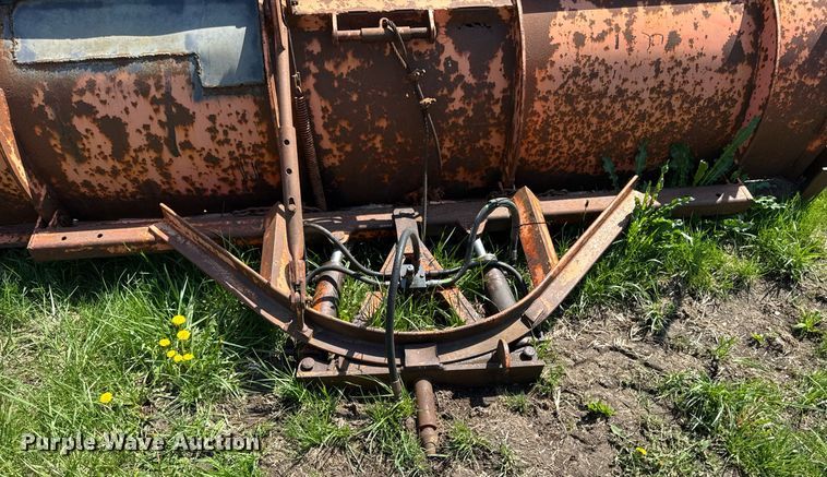 image for item DT0733 2000 International 4700 dump truck