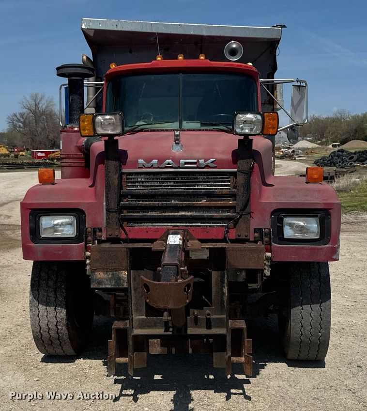 image for item DT0734 1999 Mack RD688S dump truck