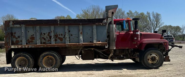 image for item DT0734 1999 Mack RD688S dump truck