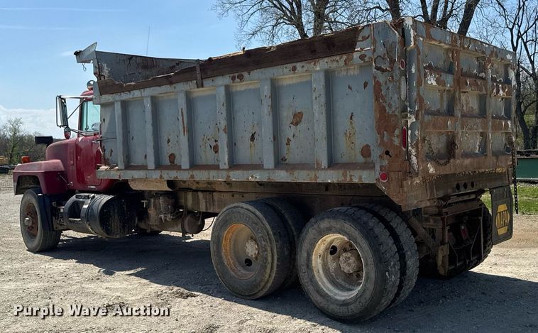 image for item DT0734 1999 Mack RD688S dump truck