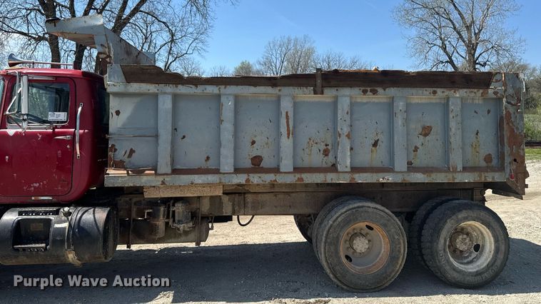 image for item DT0734 1999 Mack RD688S dump truck