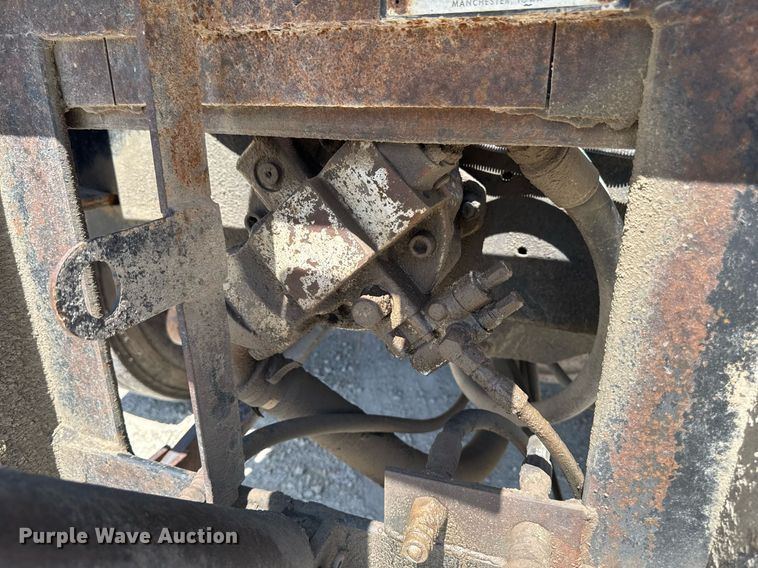 image for item DT0734 1999 Mack RD688S dump truck