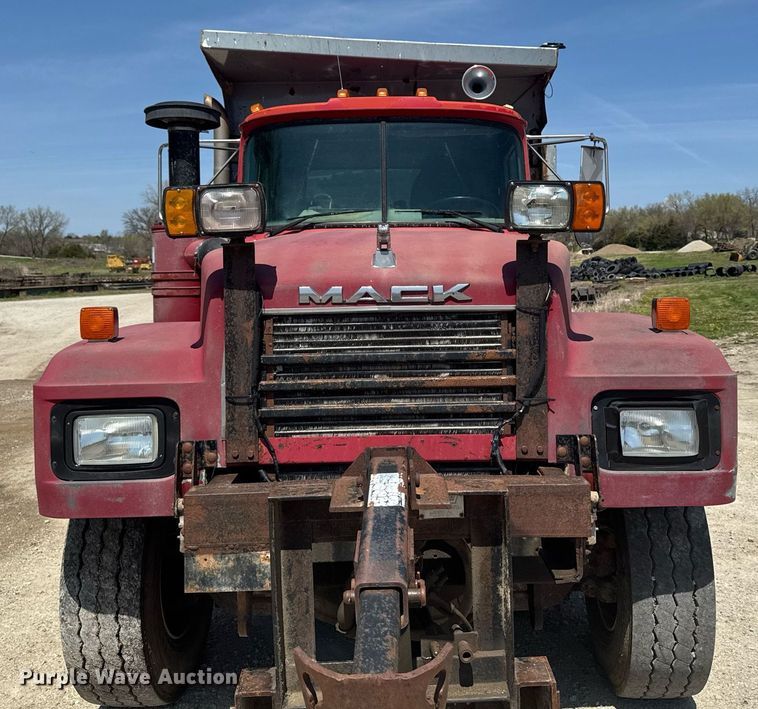 image for item DT0734 1999 Mack RD688S dump truck