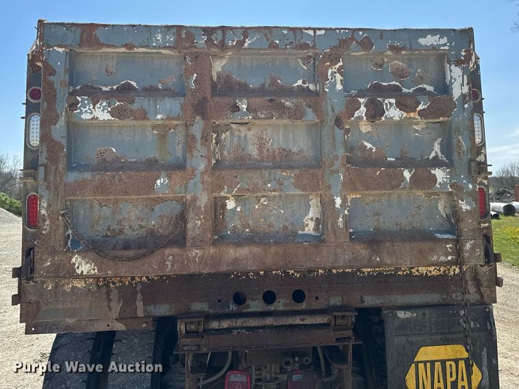 image for item DT0734 1999 Mack RD688S dump truck