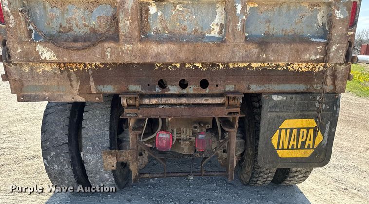 image for item DT0734 1999 Mack RD688S dump truck