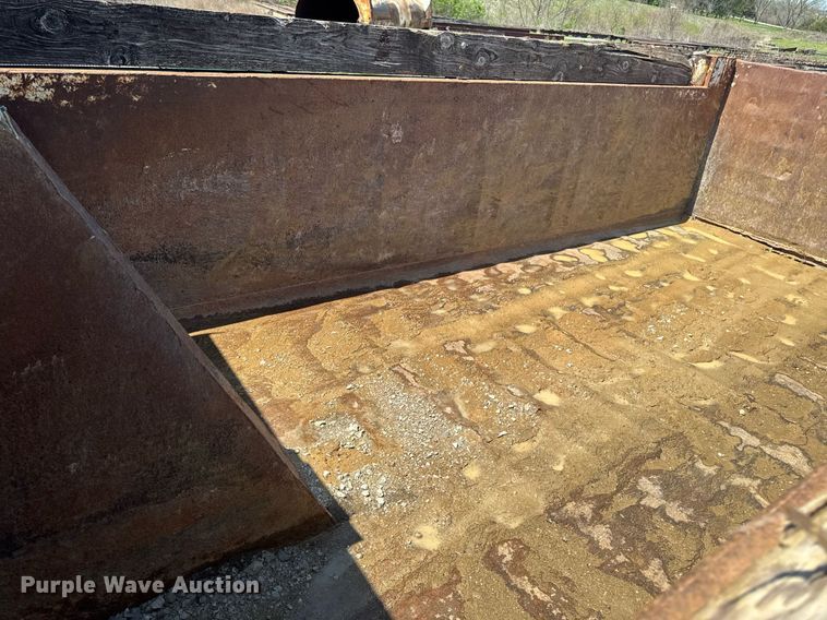 image for item DT0734 1999 Mack RD688S dump truck