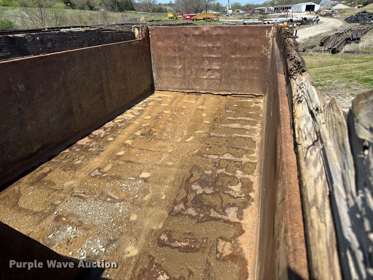 image for item DT0734 1999 Mack RD688S dump truck