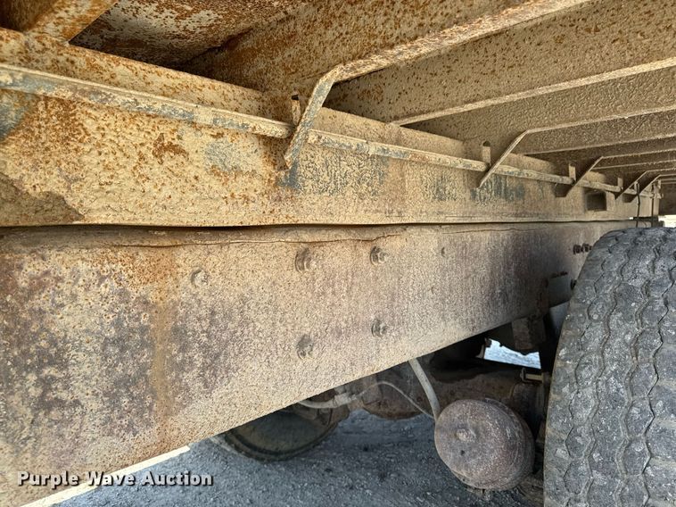 image for item DT0734 1999 Mack RD688S dump truck