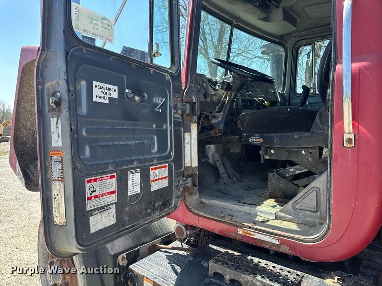 image for item DT0734 1999 Mack RD688S dump truck