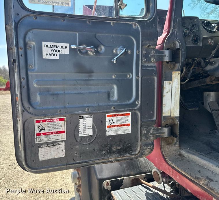 image for item DT0734 1999 Mack RD688S dump truck