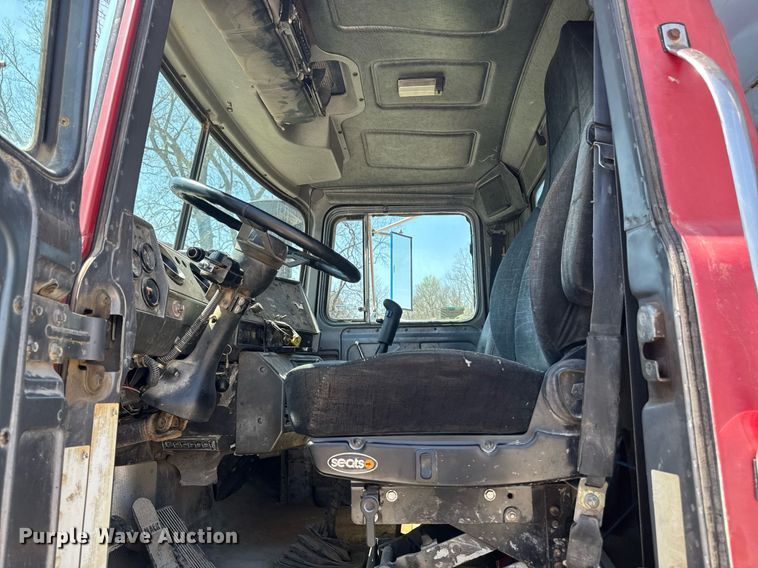 image for item DT0734 1999 Mack RD688S dump truck