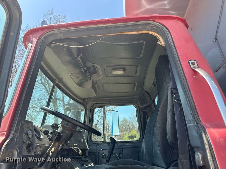 image for item DT0734 1999 Mack RD688S dump truck