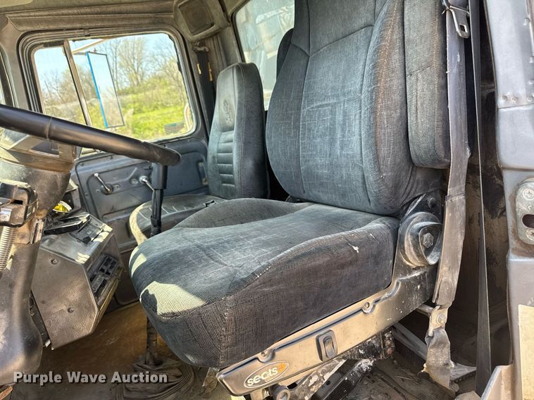 image for item DT0734 1999 Mack RD688S dump truck