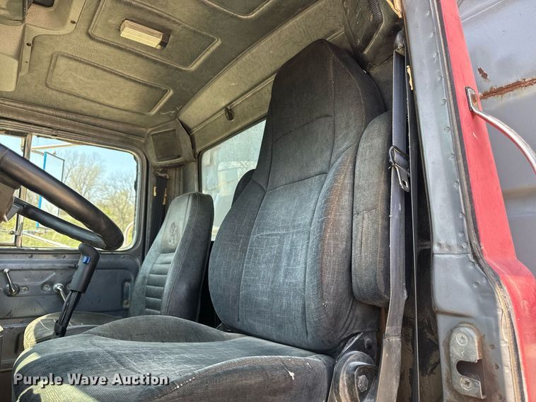 image for item DT0734 1999 Mack RD688S dump truck