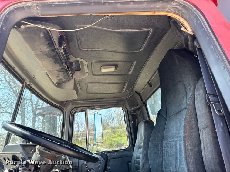 image for item DT0734 1999 Mack RD688S dump truck