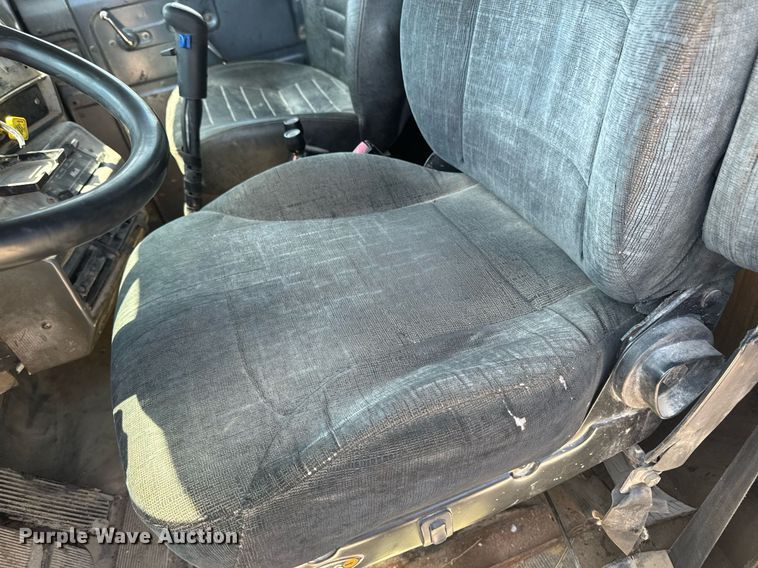 image for item DT0734 1999 Mack RD688S dump truck