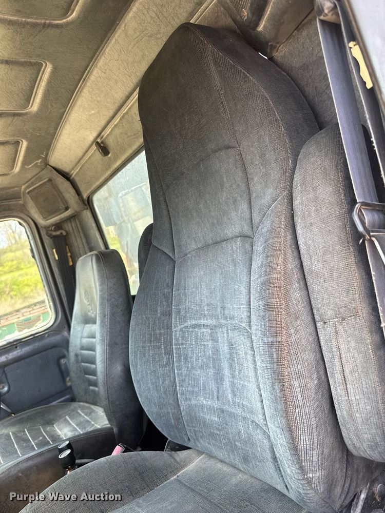 image for item DT0734 1999 Mack RD688S dump truck