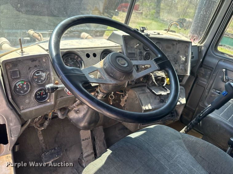 image for item DT0734 1999 Mack RD688S dump truck