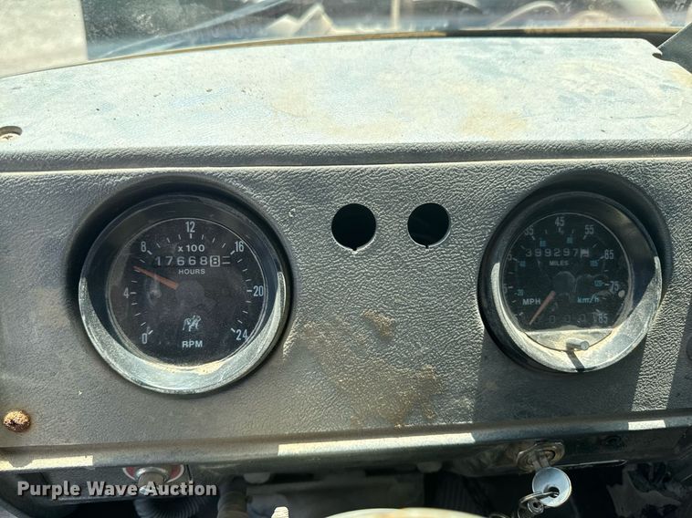 image for item DT0734 1999 Mack RD688S dump truck