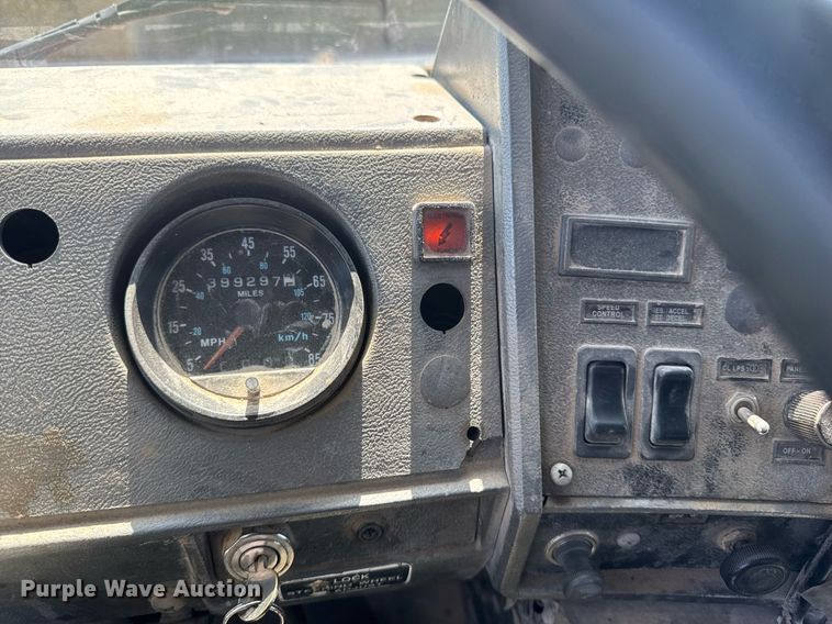 image for item DT0734 1999 Mack RD688S dump truck