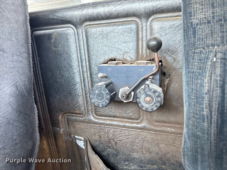 image for item DT0734 1999 Mack RD688S dump truck