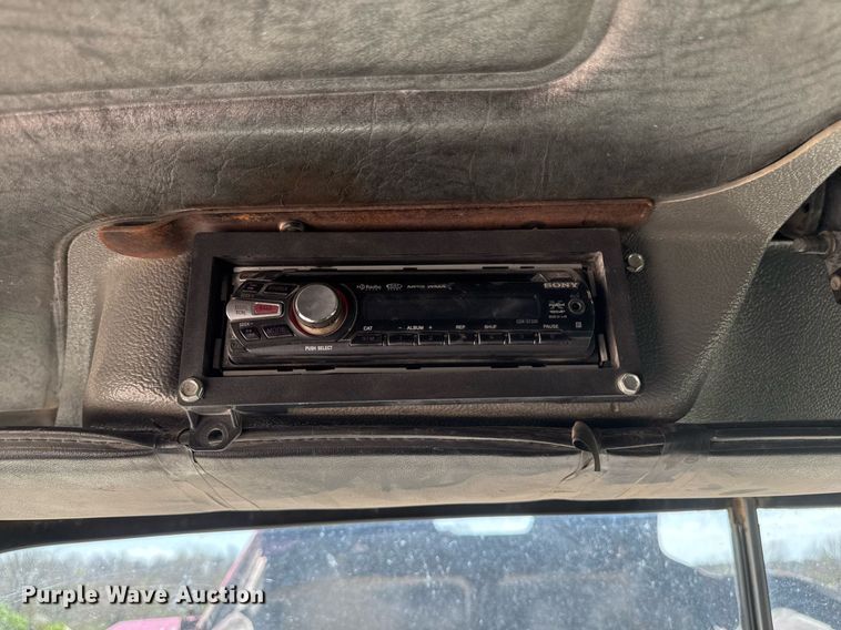 image for item DT0734 1999 Mack RD688S dump truck