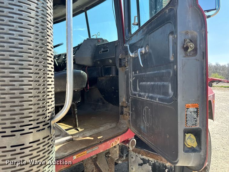 image for item DT0734 1999 Mack RD688S dump truck