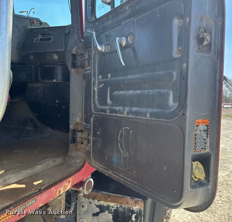 image for item DT0734 1999 Mack RD688S dump truck