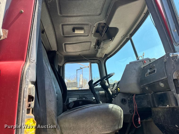 image for item DT0734 1999 Mack RD688S dump truck