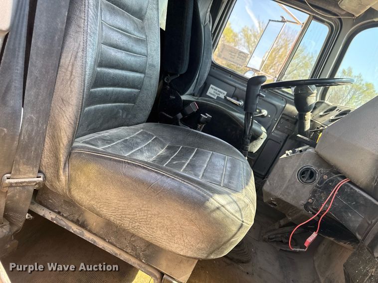 image for item DT0734 1999 Mack RD688S dump truck