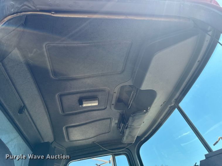 image for item DT0734 1999 Mack RD688S dump truck