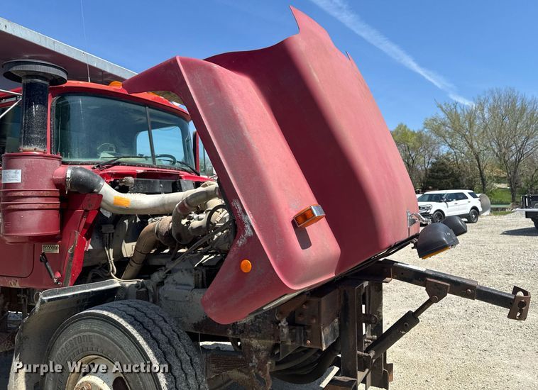 image for item DT0734 1999 Mack RD688S dump truck