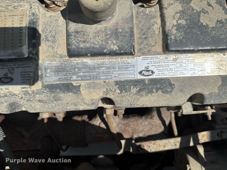 image for item DT0734 1999 Mack RD688S dump truck