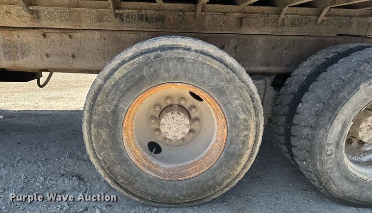 image for item DT0734 1999 Mack RD688S dump truck