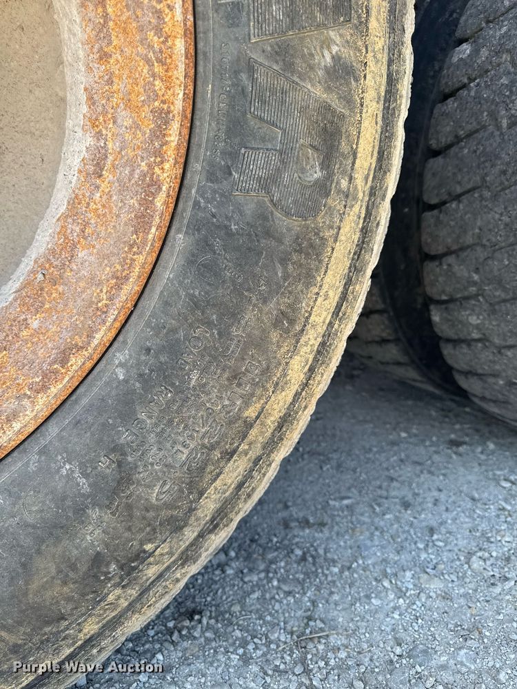 image for item DT0734 1999 Mack RD688S dump truck