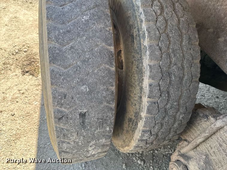 image for item DT0734 1999 Mack RD688S dump truck