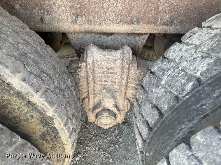 image for item DT0734 1999 Mack RD688S dump truck