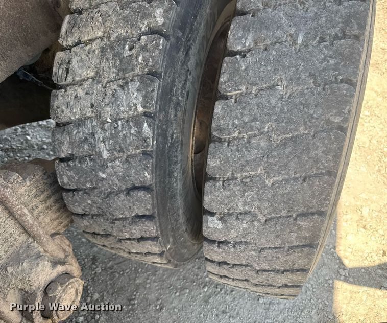 image for item DT0734 1999 Mack RD688S dump truck