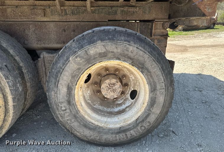 image for item DT0734 1999 Mack RD688S dump truck