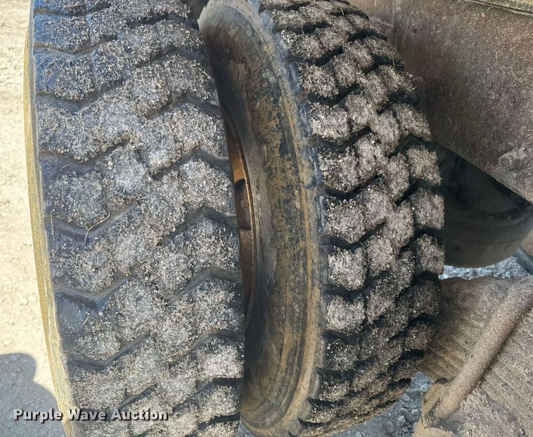 image for item DT0734 1999 Mack RD688S dump truck