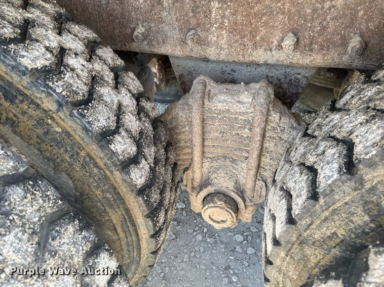 image for item DT0734 1999 Mack RD688S dump truck