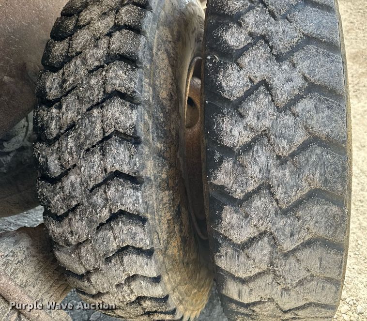 image for item DT0734 1999 Mack RD688S dump truck