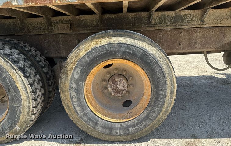 image for item DT0734 1999 Mack RD688S dump truck