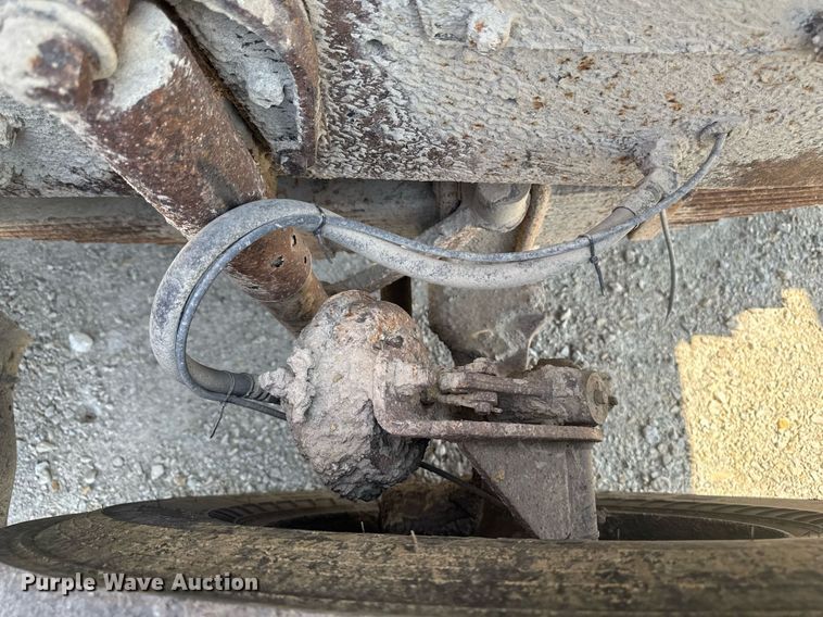 image for item DT0734 1999 Mack RD688S dump truck