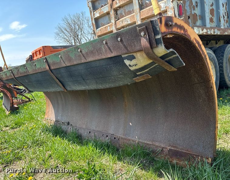 image for item DT0734 1999 Mack RD688S dump truck