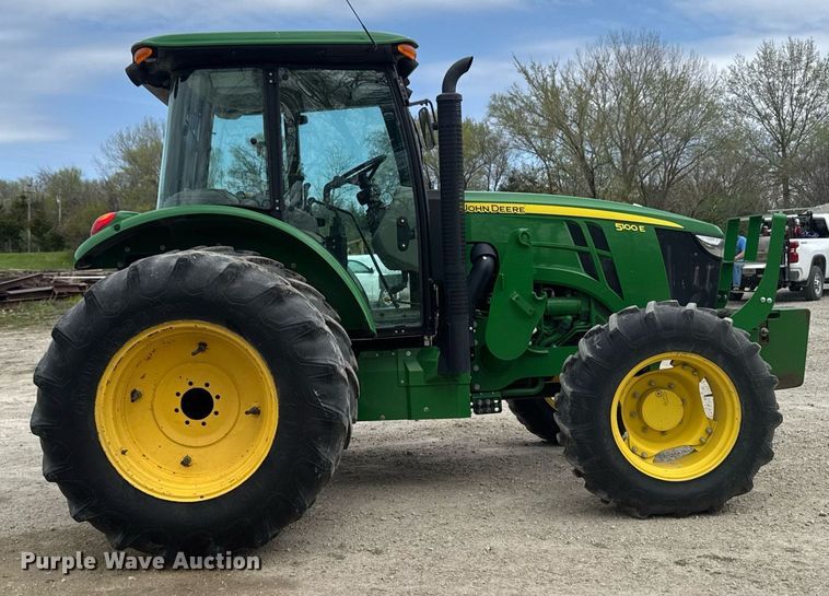 image for item DT0735 2017 John Deere 5100E MFWD tractor